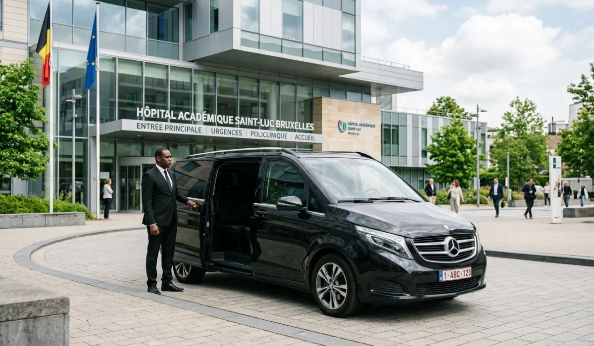 Van noir avec chauffeur professionnel devant un grand hôpital à Bruxelles